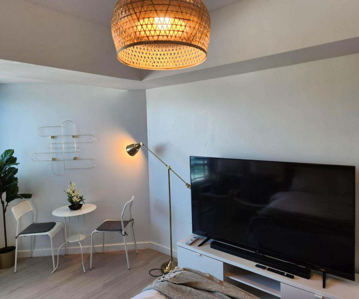 Cozy Condo with City View - Housity