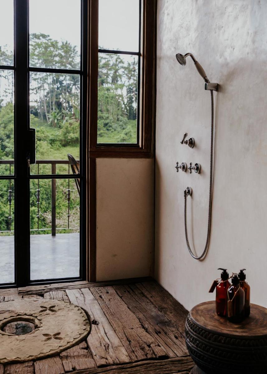 Villa Bedulu Cliff Estate Ubud - Wood Side - Housity