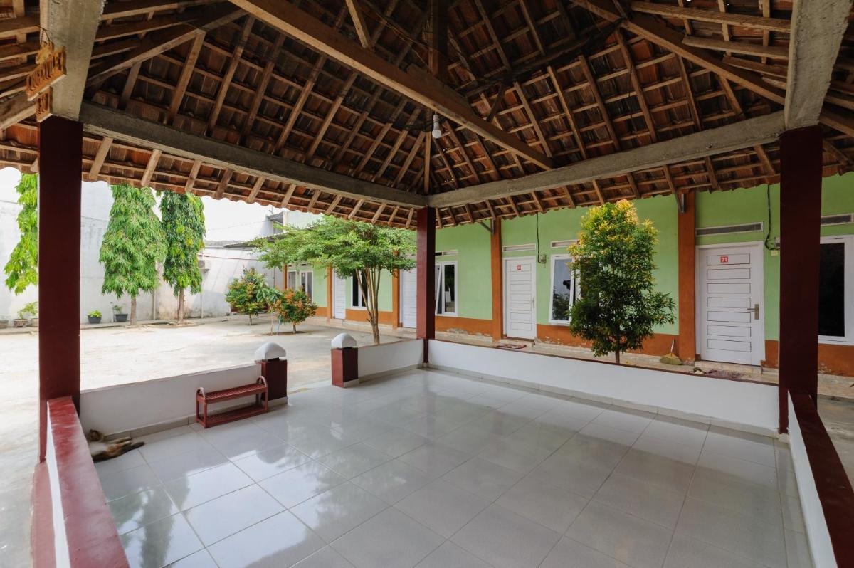 Suitetrails - RedDoorz Syariah near Institut Darmajaya Lampung