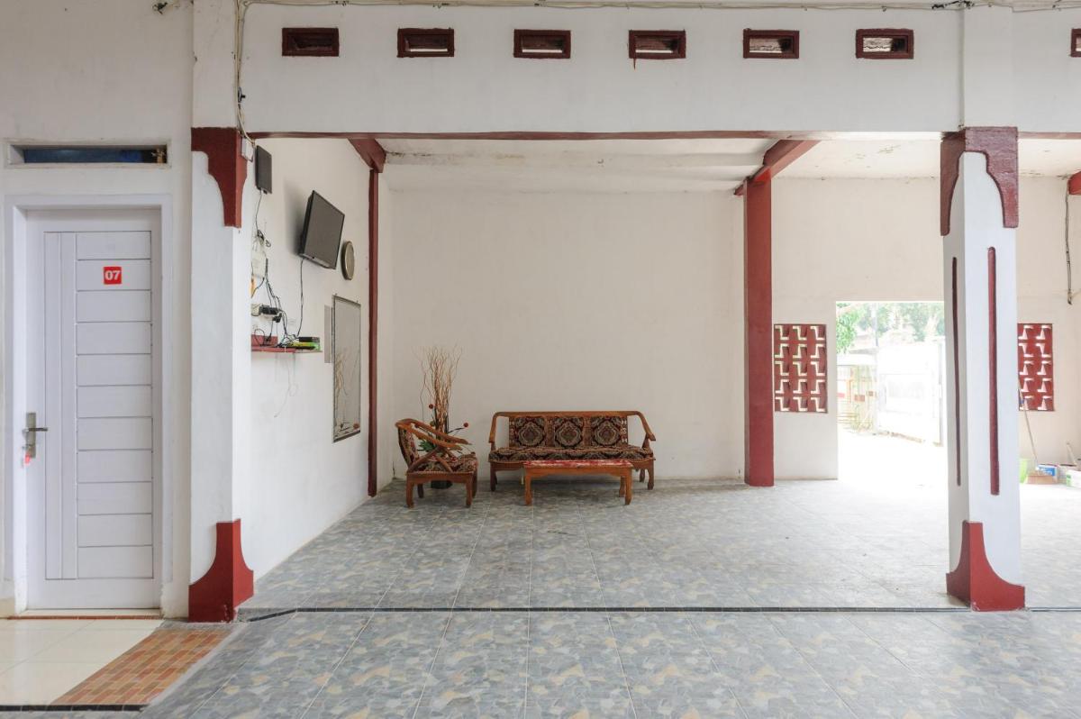 Suitetrails - RedDoorz Syariah near Institut Darmajaya Lampung