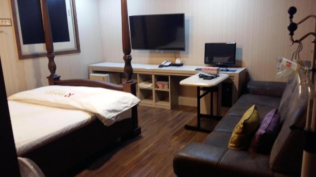 Residence R Hotel - Housity