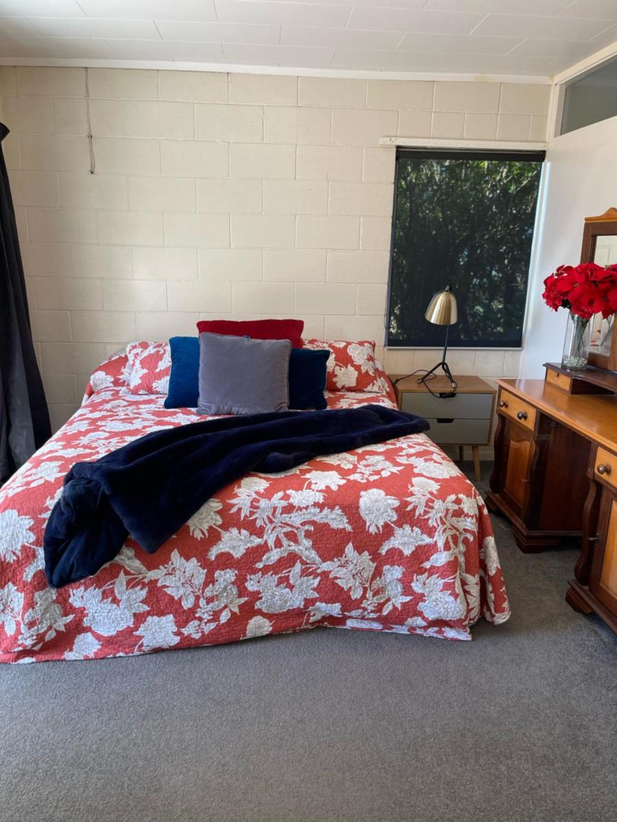 Swanson-Waitakere Stay in Scenic Sunrise - Housity