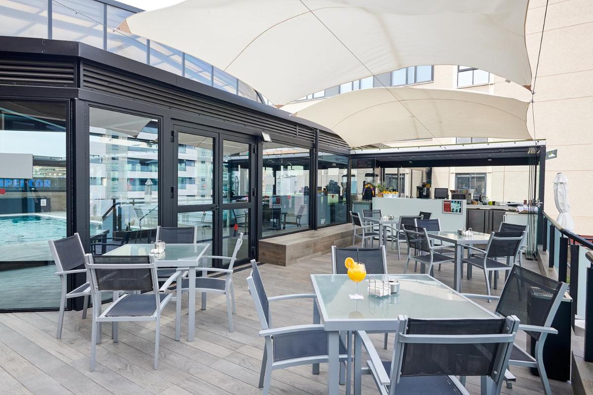 Un restaurante o sitio para comer en Gran Hotel Luna de Granada