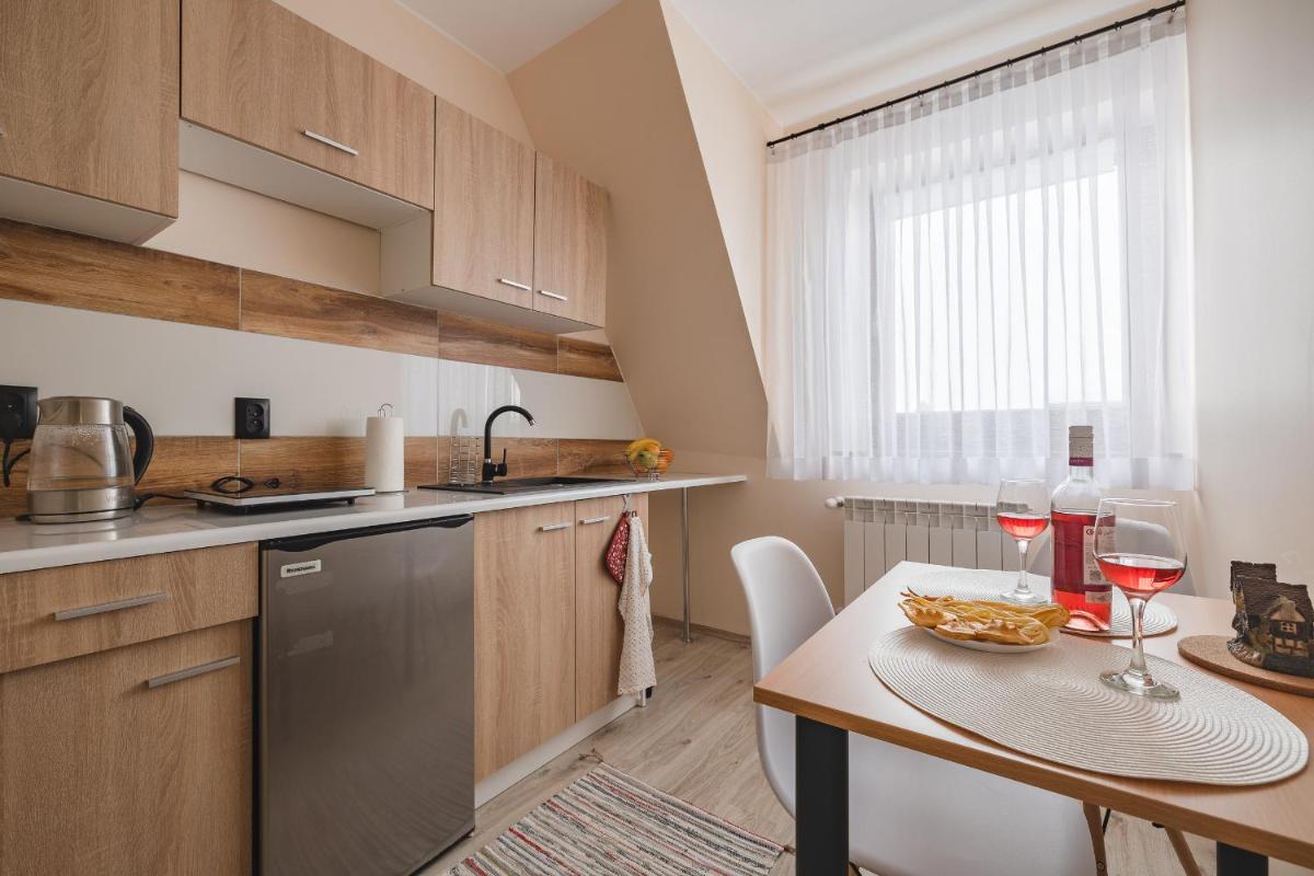 Wilczkowe Izby - Housity