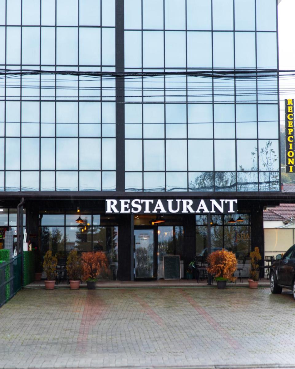 Jusaj Hotel Glob - Housity