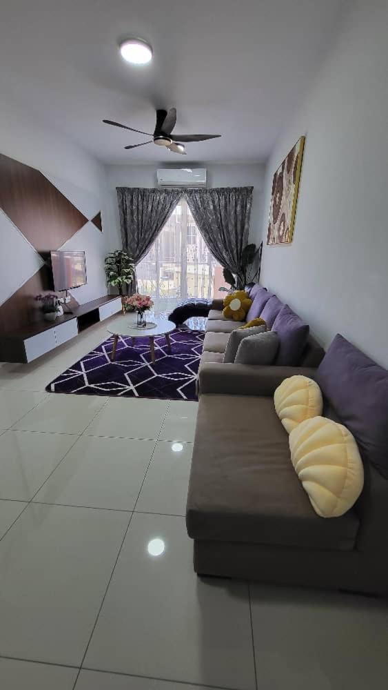 RHR Deluxe GuestHouse Kinarut Papar Sabah - Pool View - Housity