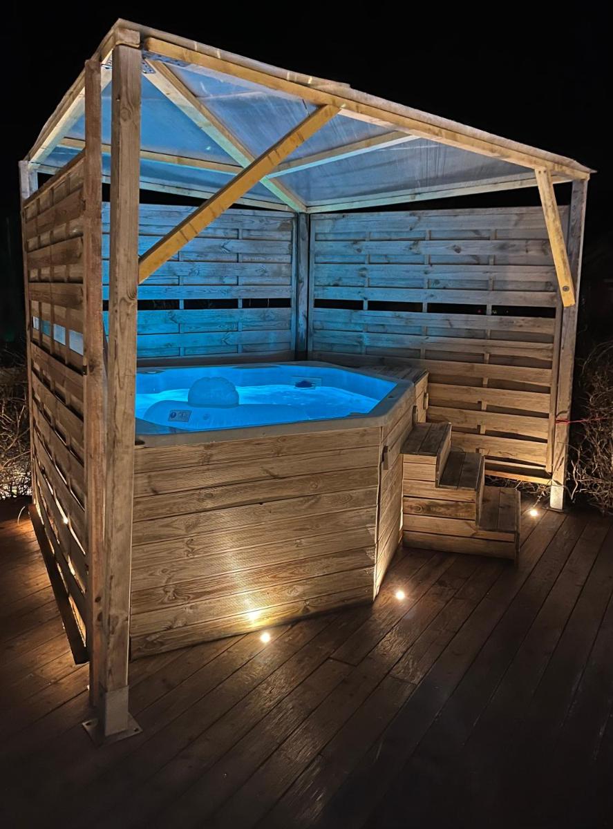 T1, spa privé accès piscine sauna - Housity