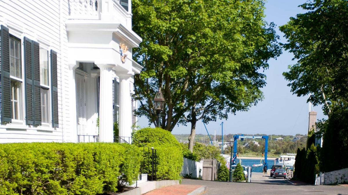 Captain Morse House - Luxury, Waterfront, Town, & Beaches - 5 stars - Housity