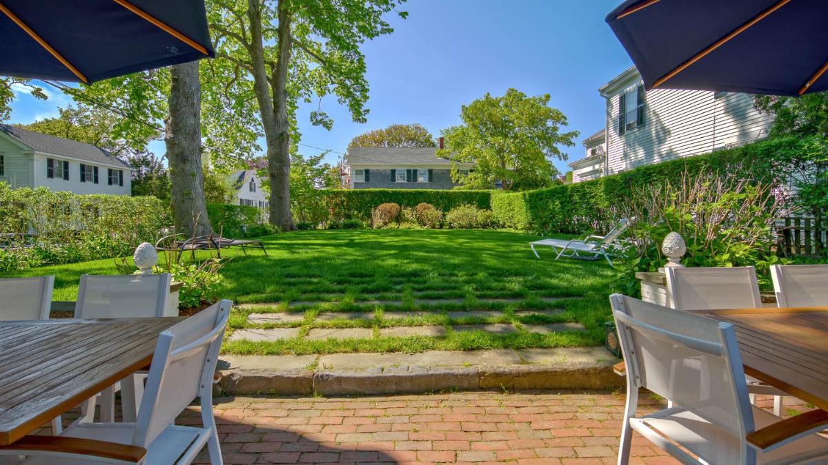 Captain Morse House - Luxury, Waterfront, Town, & Beaches - 5 stars - Housity