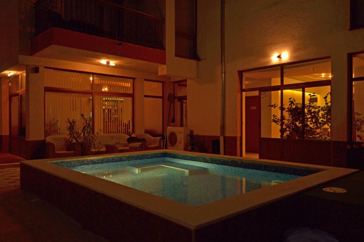 Svetlana Hotel - Housity