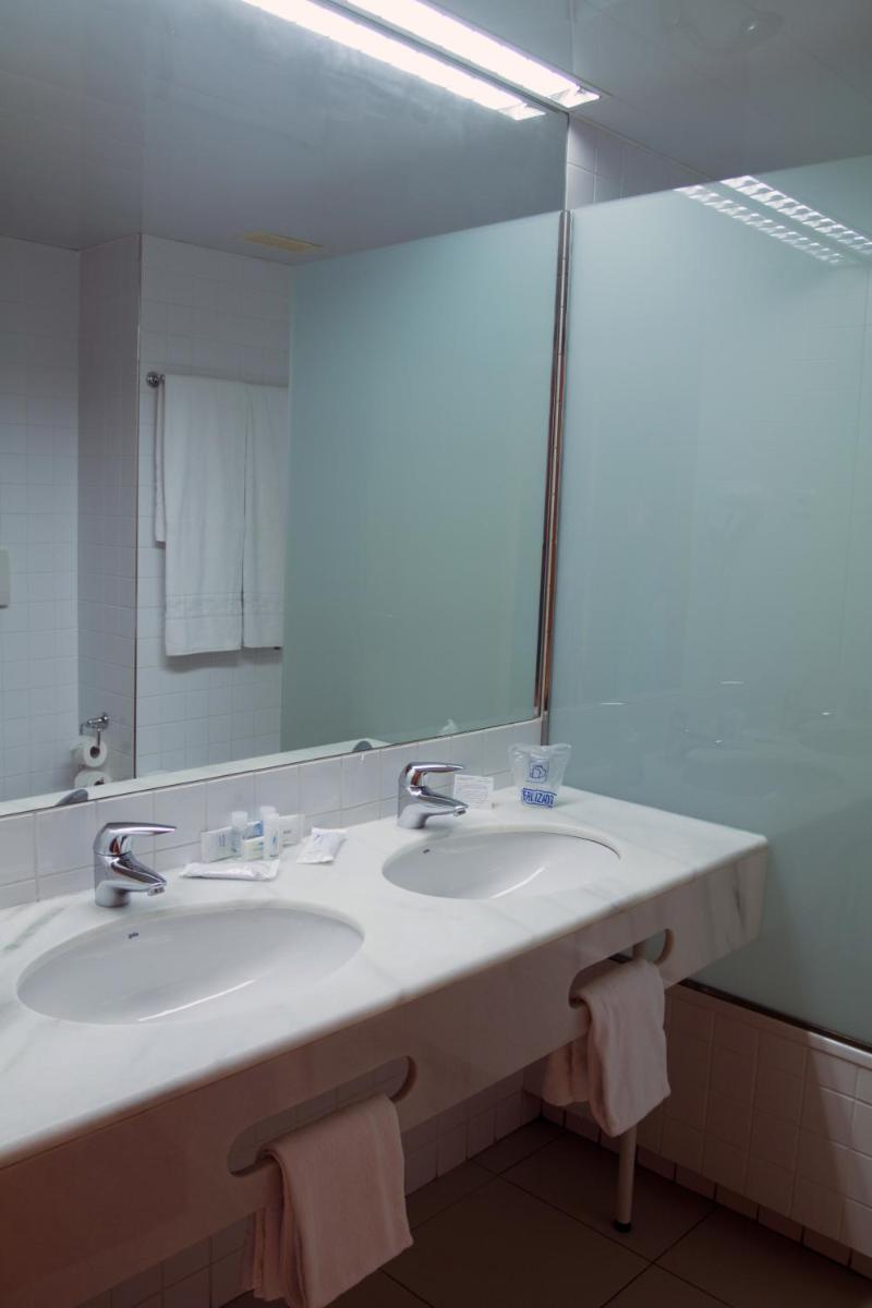 Un baño de Hotel Lodomar Spa & Talasoterapia