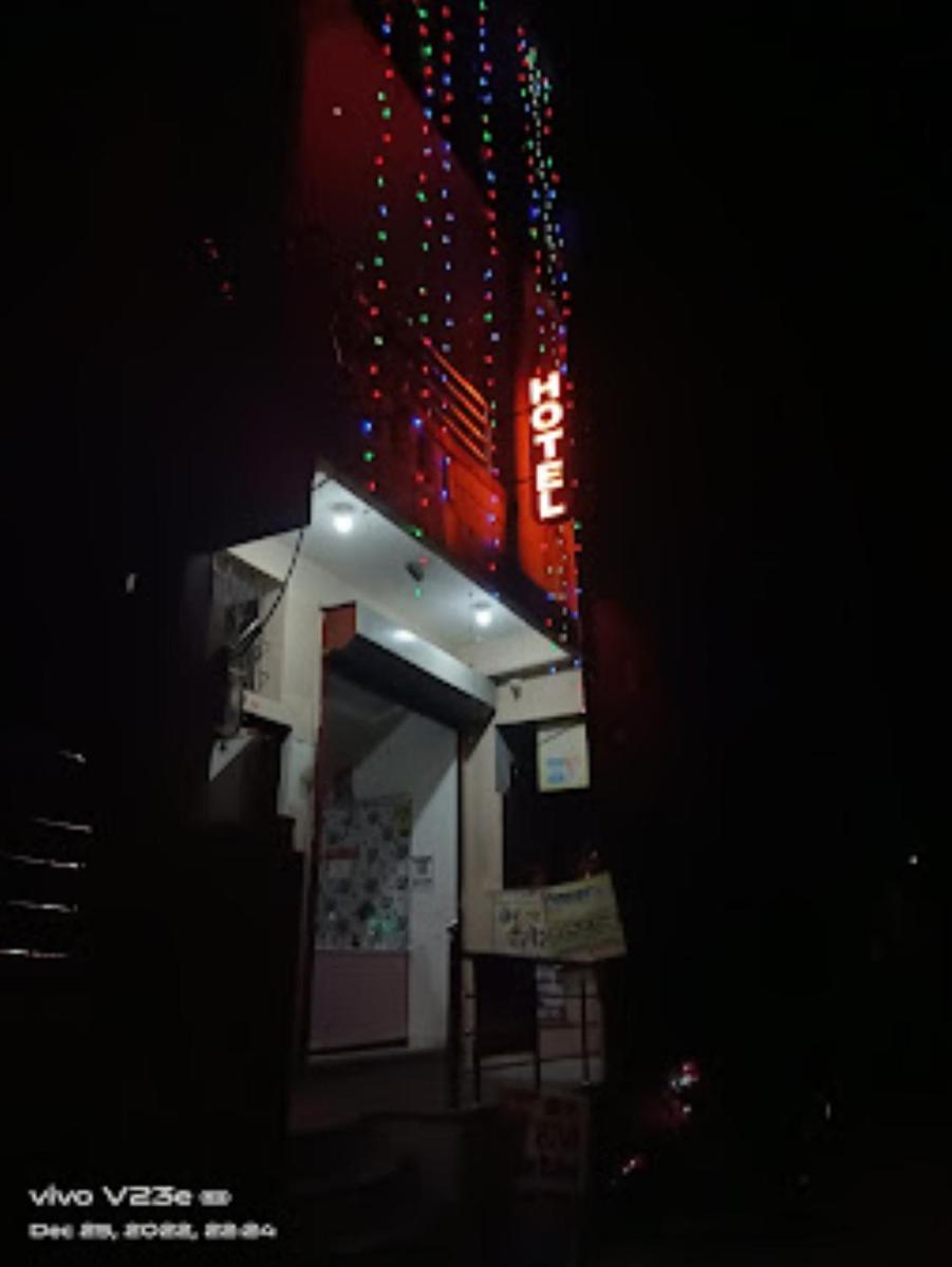 Suitetrails - New Hotel Shree Radha Krishna Palace, Maheshwar