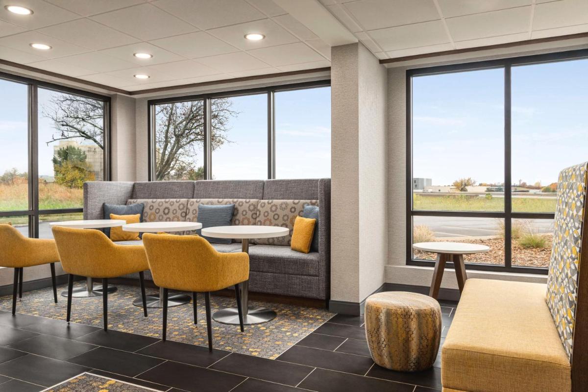 Hampton Inn Kansas City - Airport - Housity