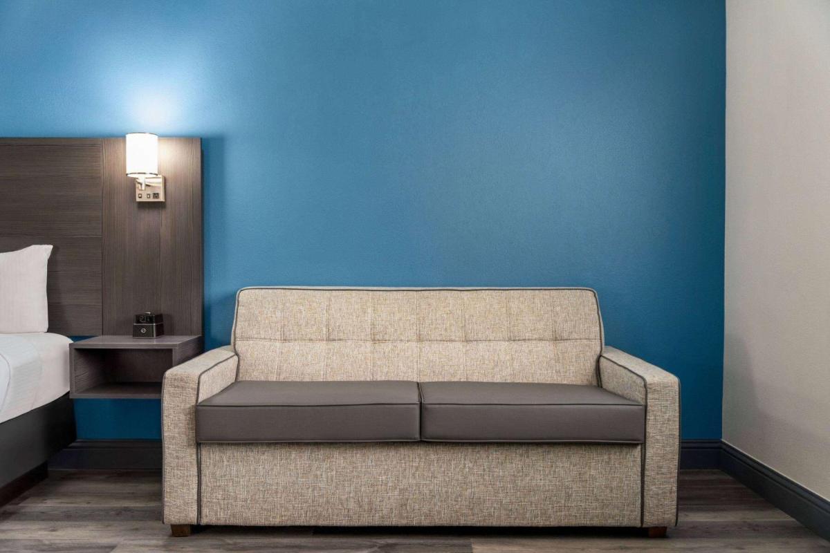 La Quinta by Wyndham Round Rock North - Housity