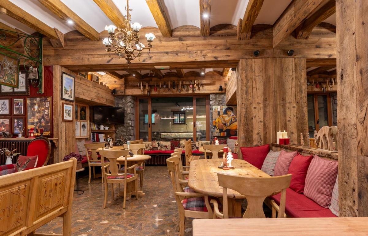 Un restaurante o sitio para comer en Hotel Aran La Abuela