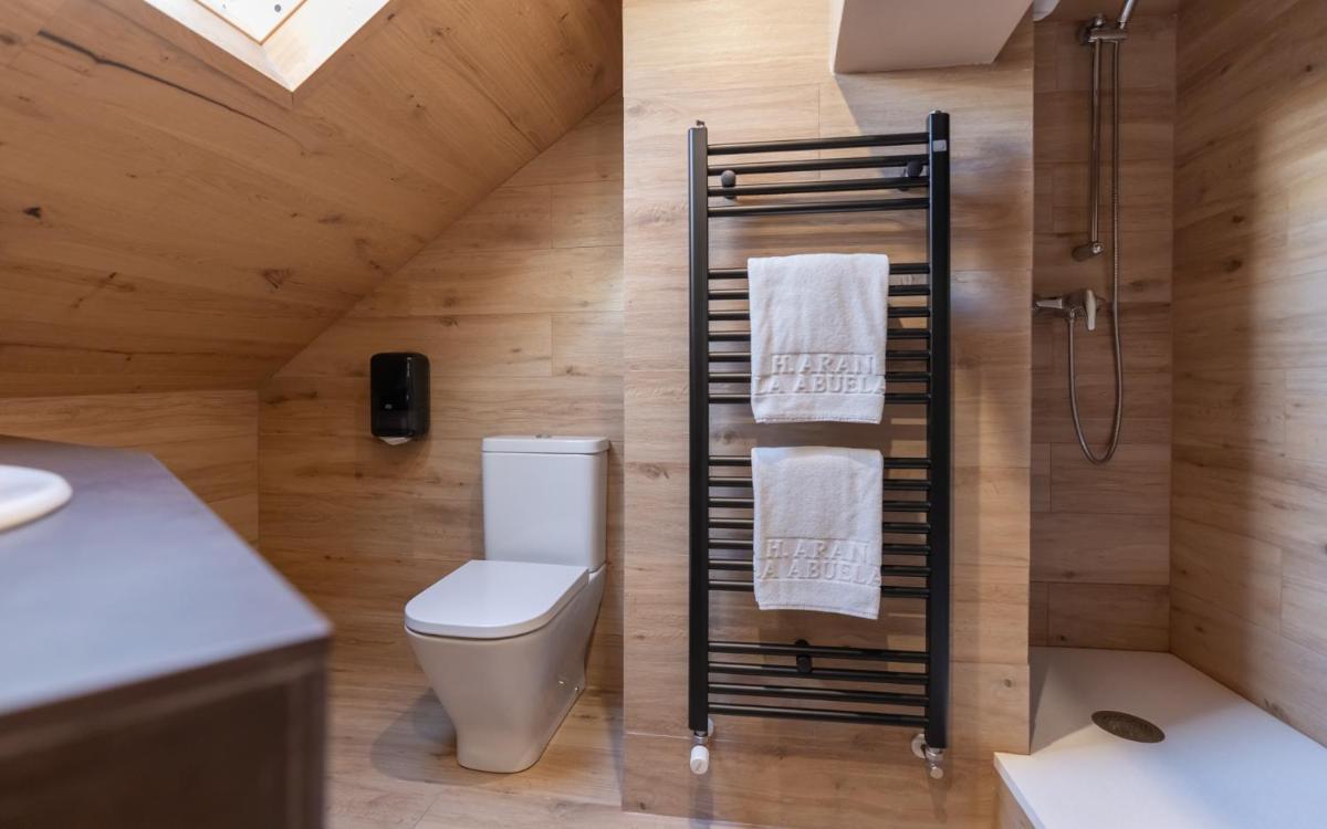 Un baño de Hotel Aran La Abuela
