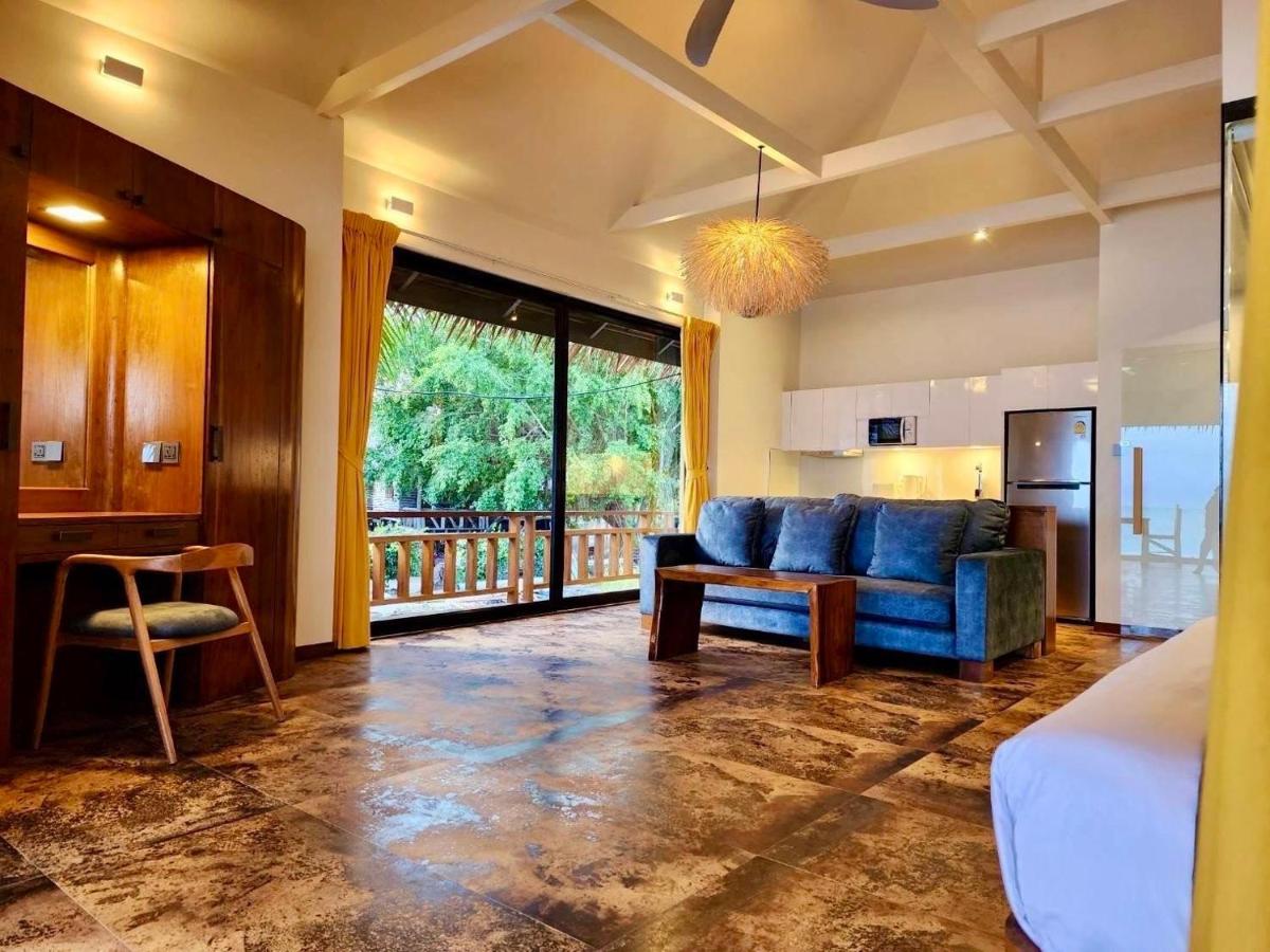 Absolute Beachfront Resort - Housity