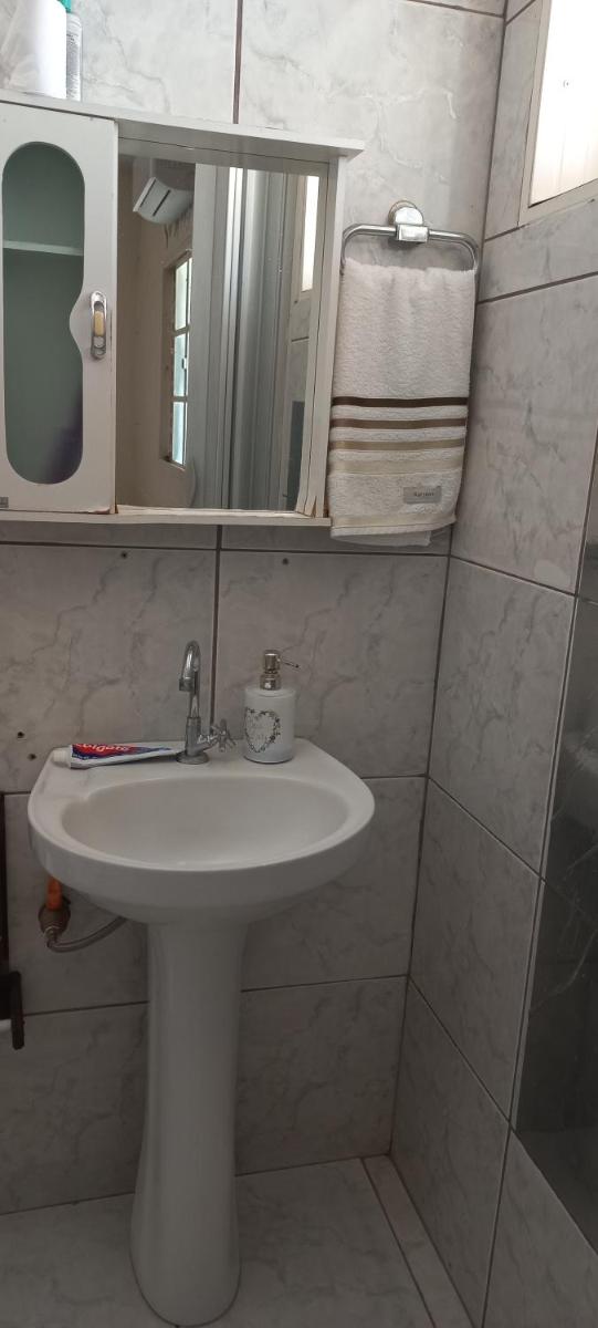 casa a 5 minutos do aeroporto e Univida - Housity