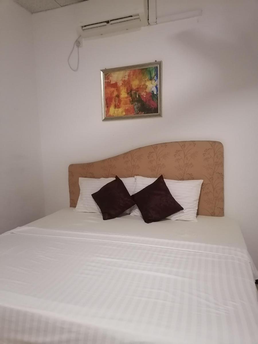 Step to Town Residence - Housity