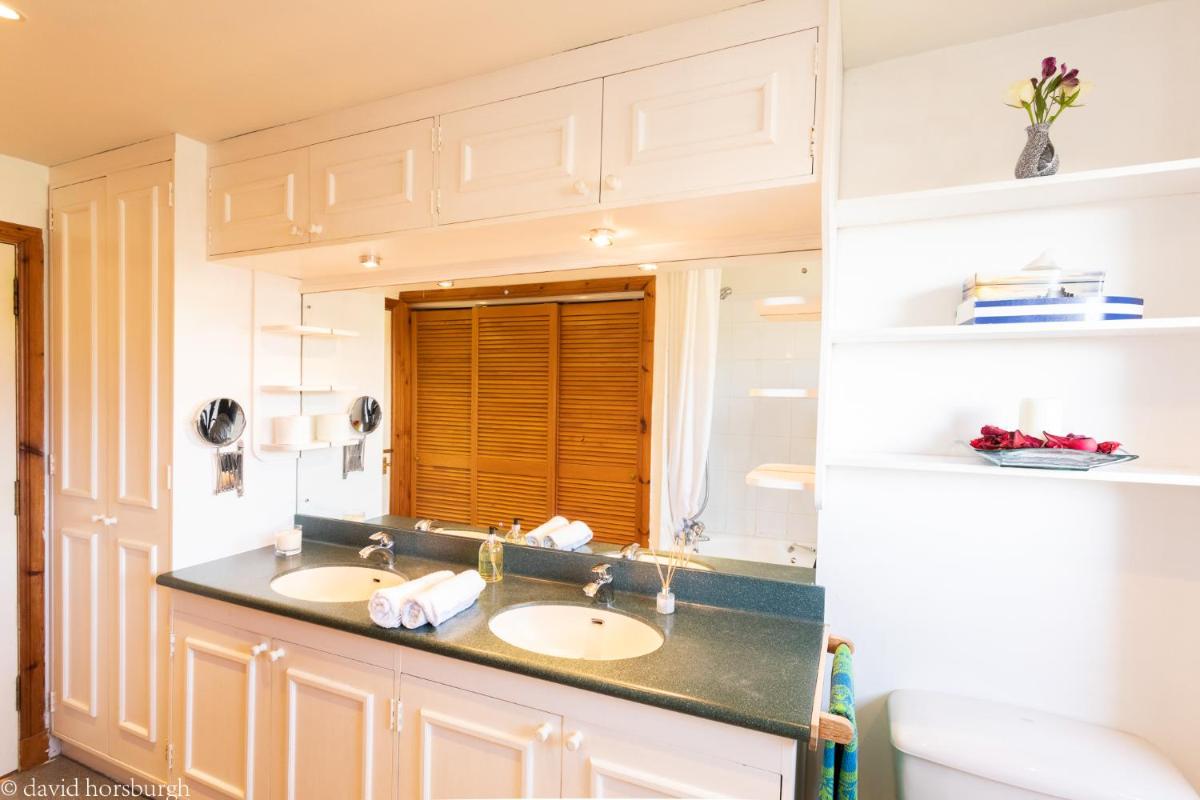Stunning 7BR GardenVilla - Glasgow & Loch Lomond - Sleeps25 - PleasantHillScotland - Housity