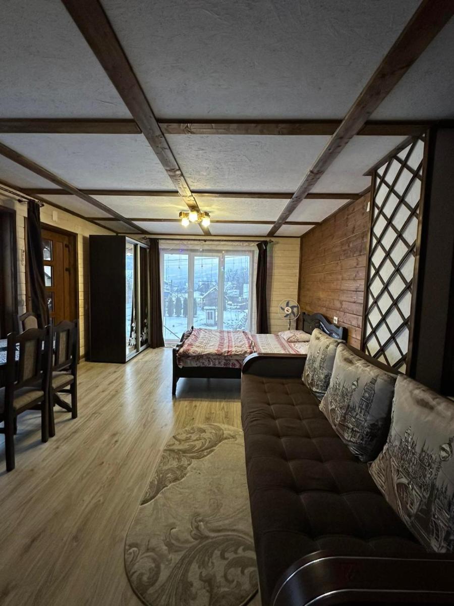 Sadyba u Anastasijky - Housity