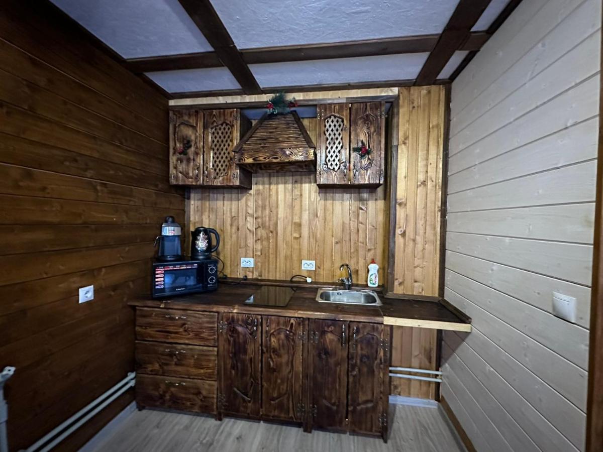 Sadyba u Anastasijky - Housity