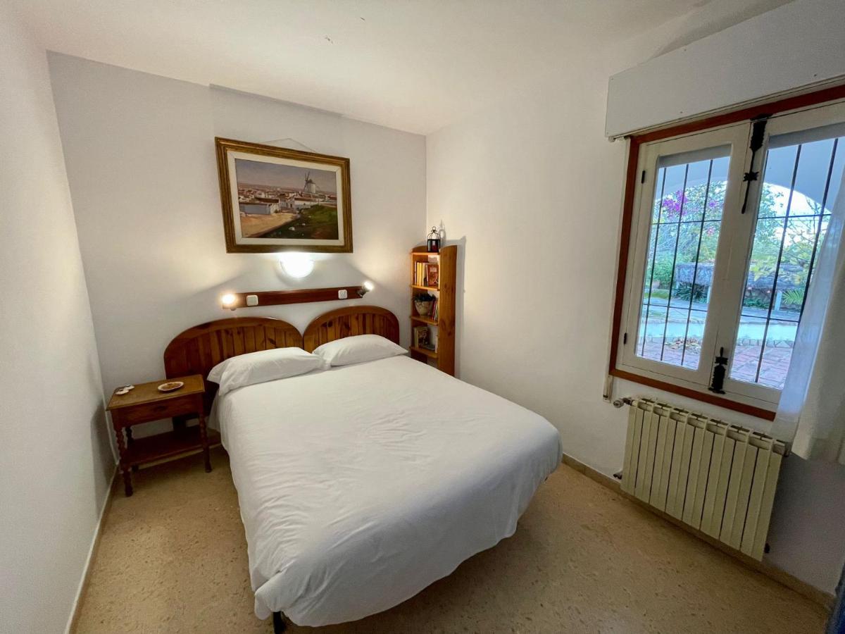 Large rural house with pool and barbecue - Housity