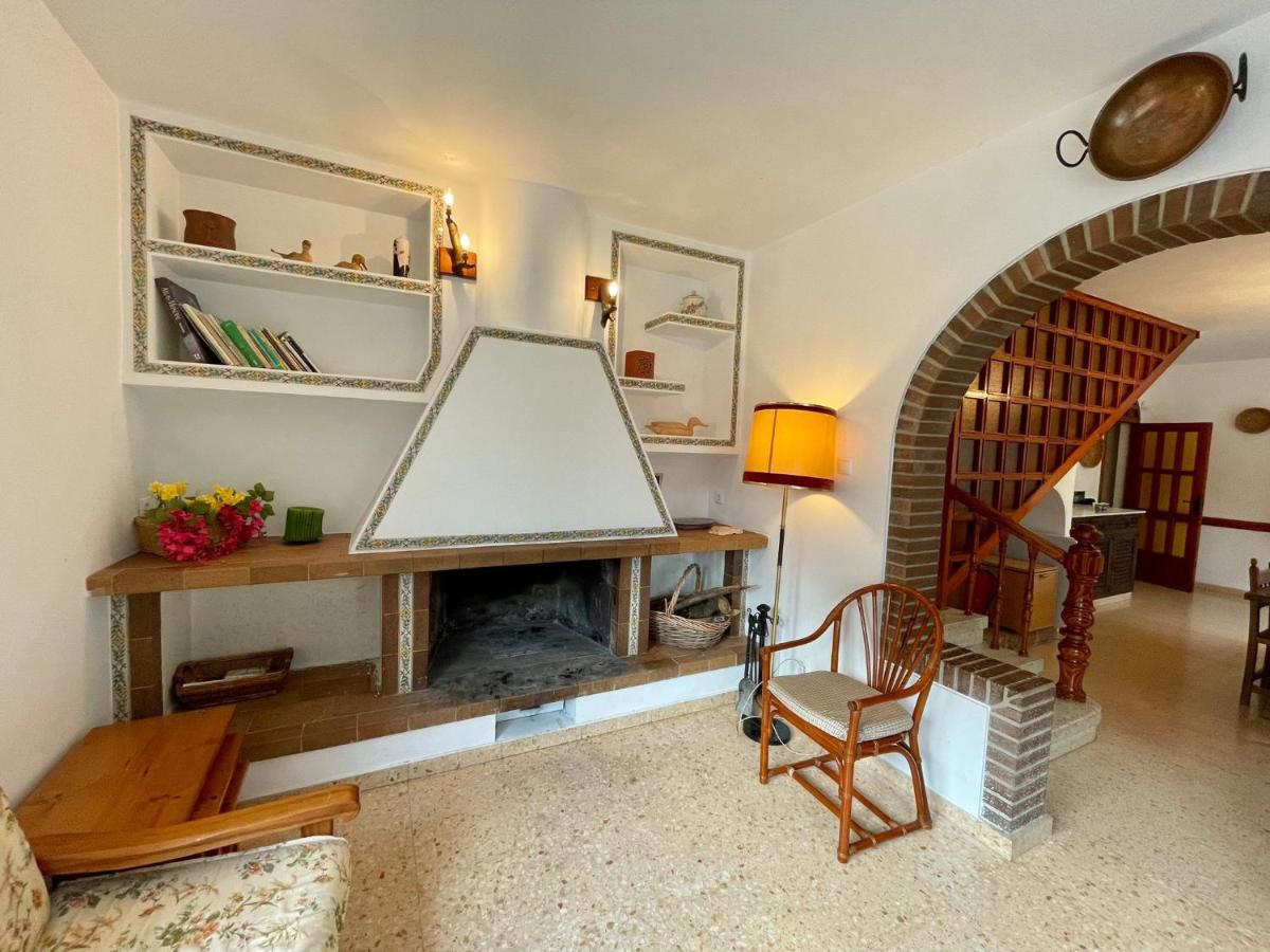 Large rural house with pool and barbecue - Housity