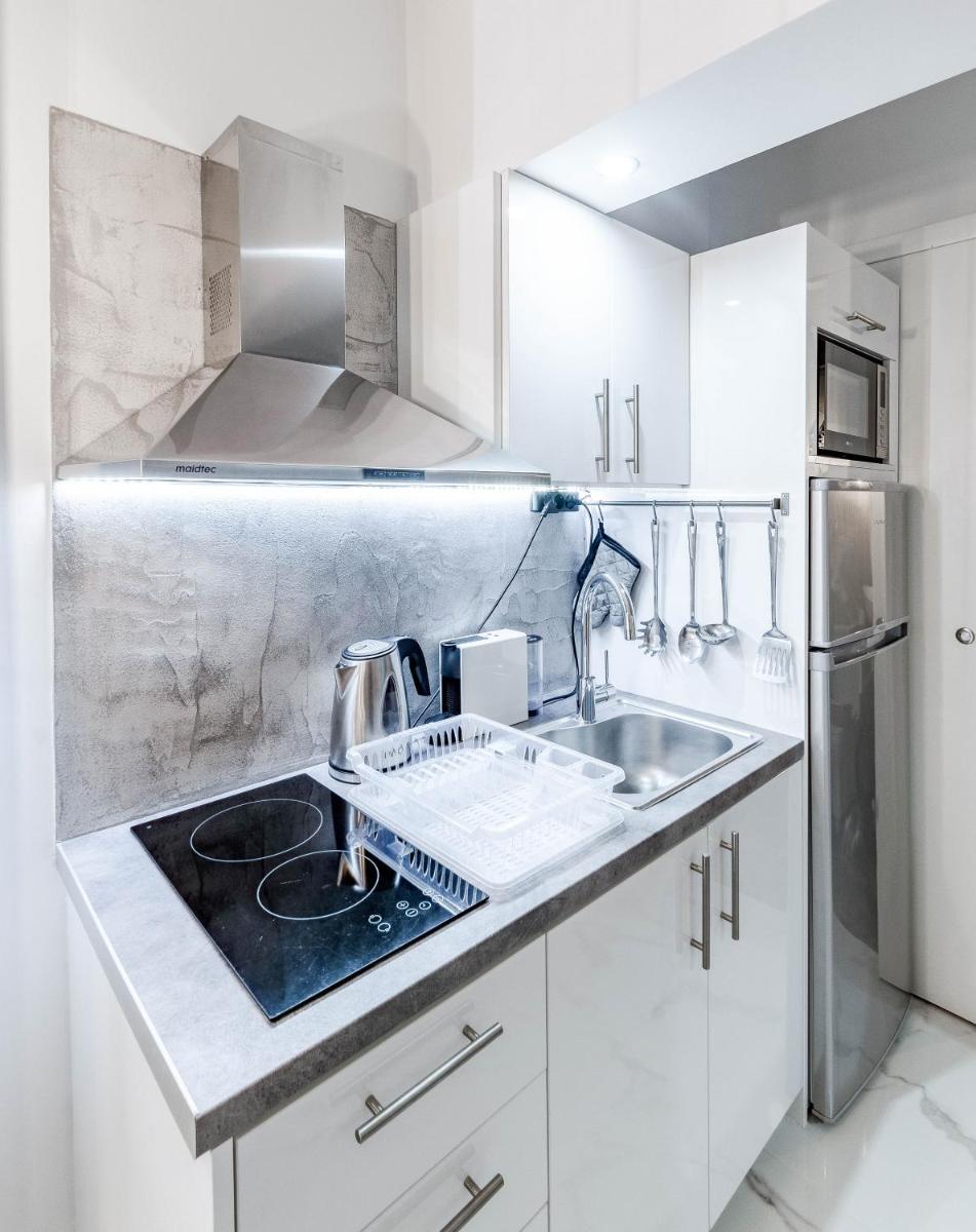 Lux studio 12 with yard in the heart of Athens - Housity