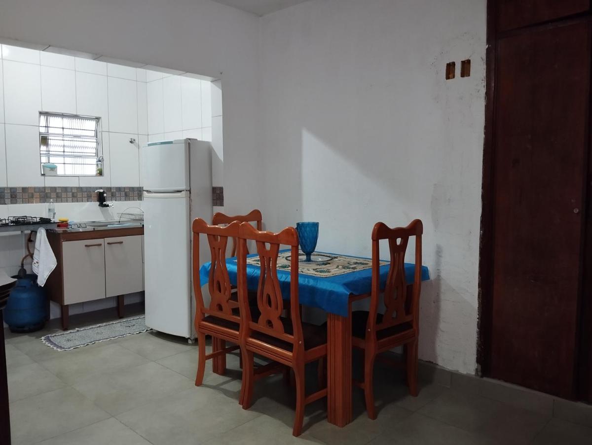 Kitnet na praia - Housity