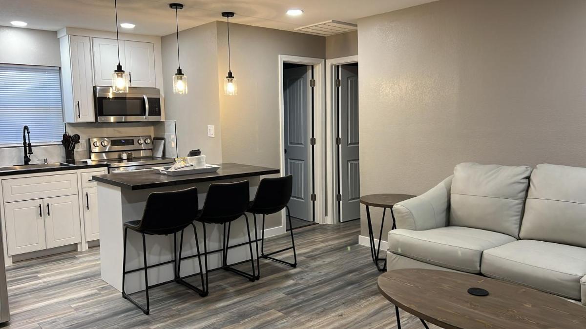 Apt 3 - Roman at High Plains Lodge - Housity