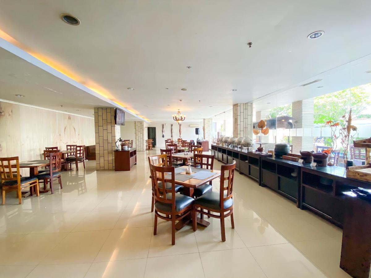 Bueno Colombo Hotel Yogyakarta - Housity