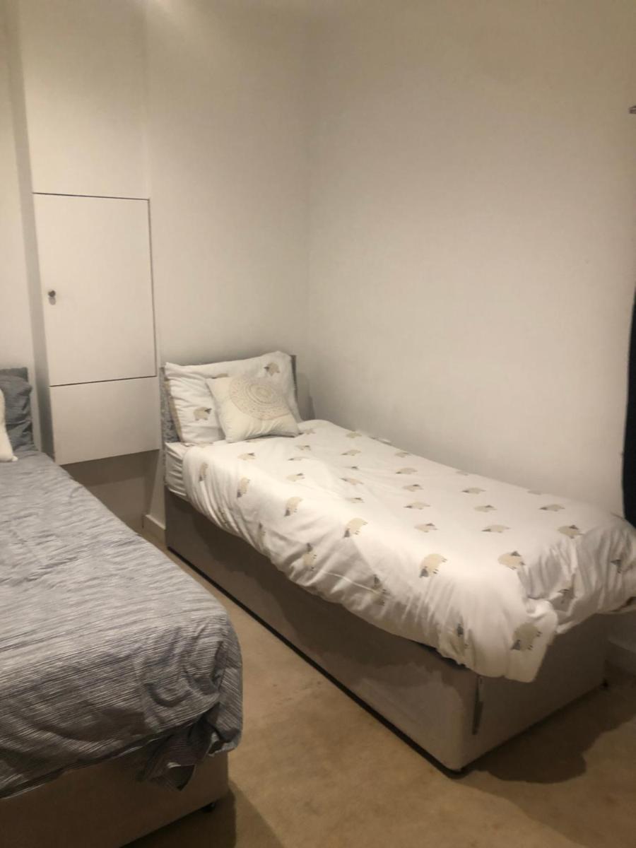 Captivating 1-Bed Apartment in Southampton - Housity