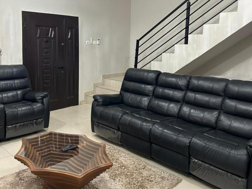 Ghana City Luxe 3 beds & 5 baths House with backup Solar Power - Housity