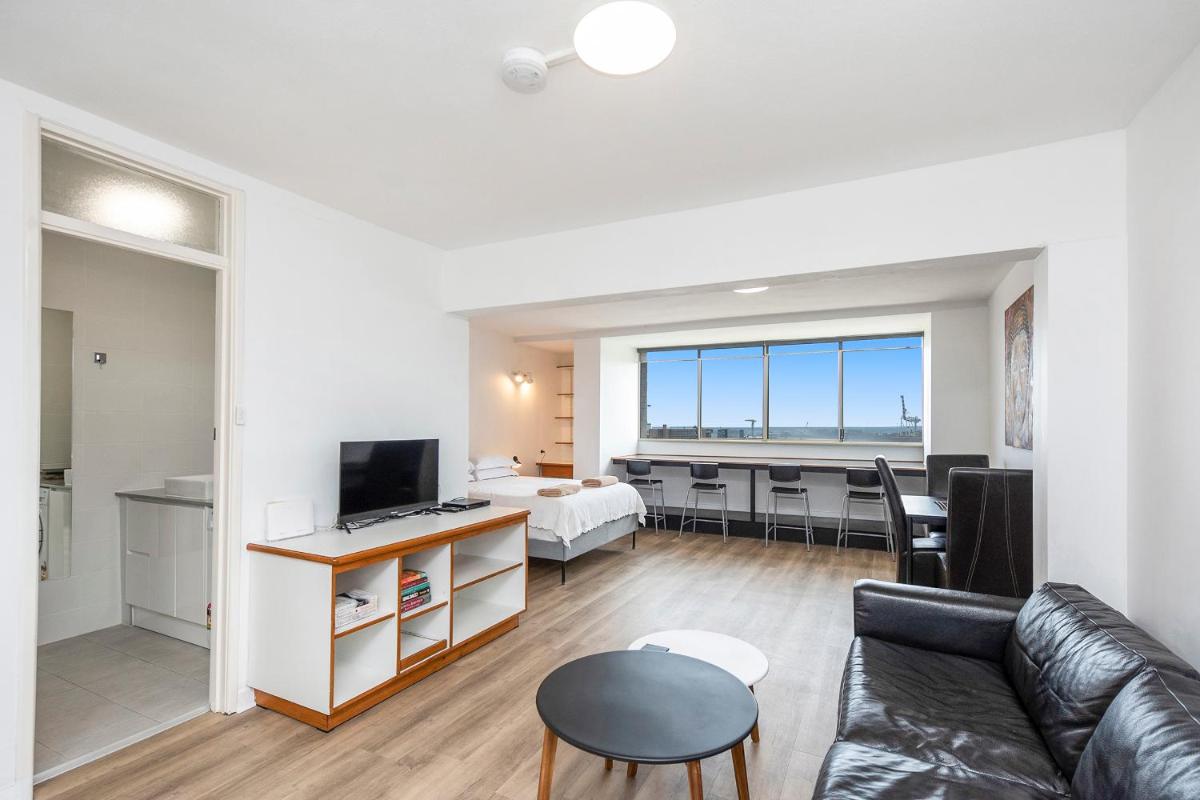 Suitetrails - Apartment 201 - Fremantle studio apartment with ocean and harbour views