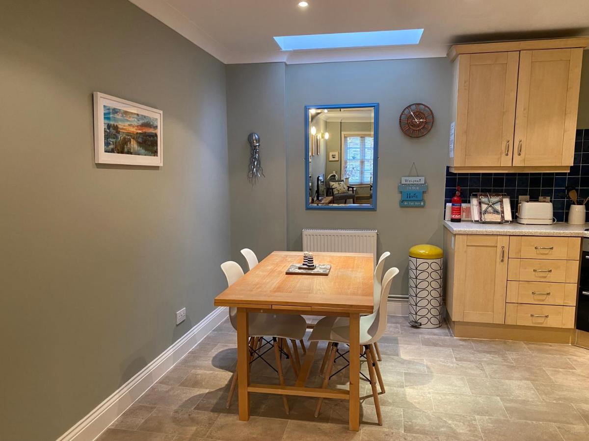 Harbour Mews Central Location Near Beach - Housity