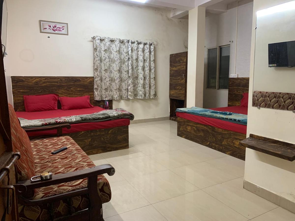 Hotel Crown - Housity