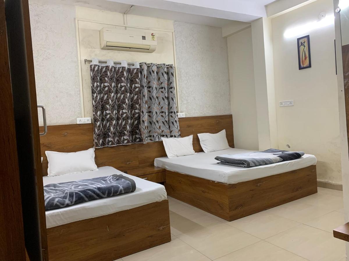 Hotel Crown - Housity