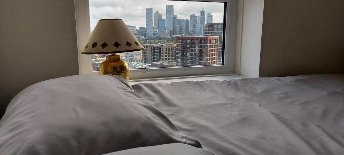 Central Room with Stunning Views - Housity