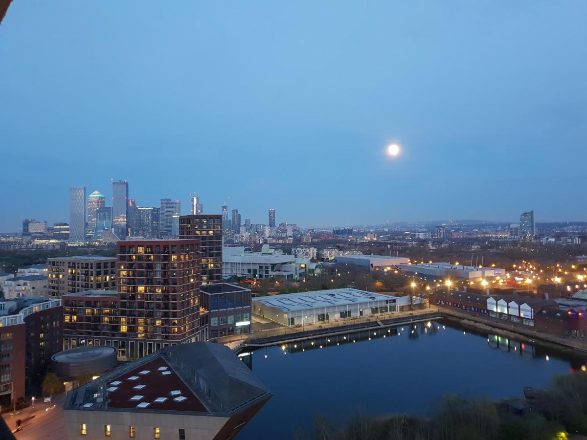 Central Room with Stunning Views - Housity