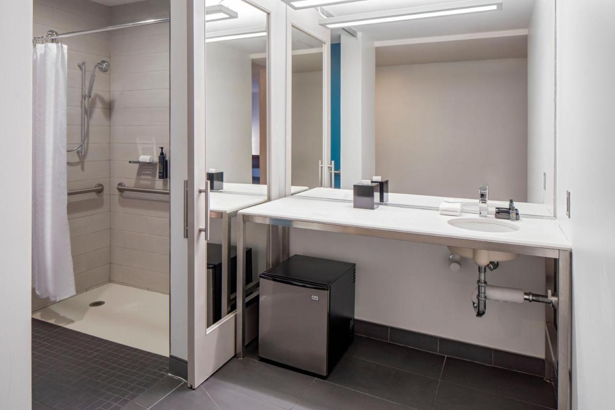 Aloft New Orleans Downtown - Housity