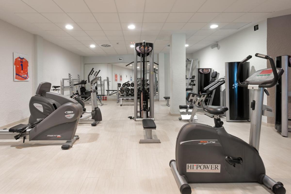 Gimnasio o instalaciones de fitness de Hotel Sun Palace Albir & Spa