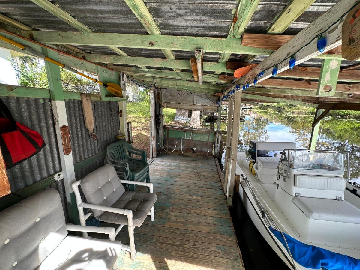 Waterfront Canal in Satsuma Florida - Housity