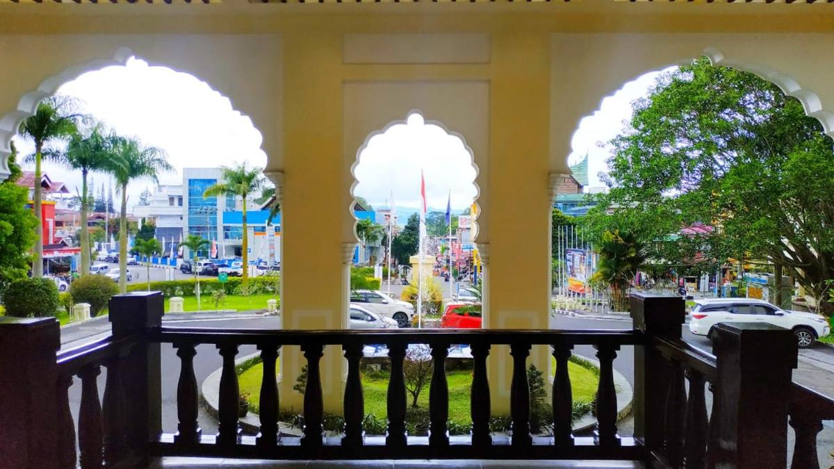 Suitetrails - TripleTree Hotel And Resort Bukittinggi