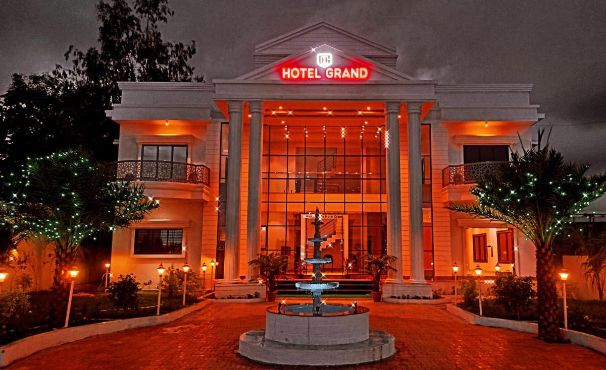 Hotel Grand - Housity