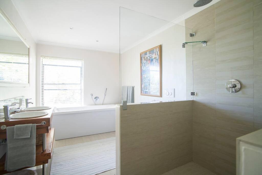 APARTMENT ON CONSTANTIA WINE ROUTE - Housity