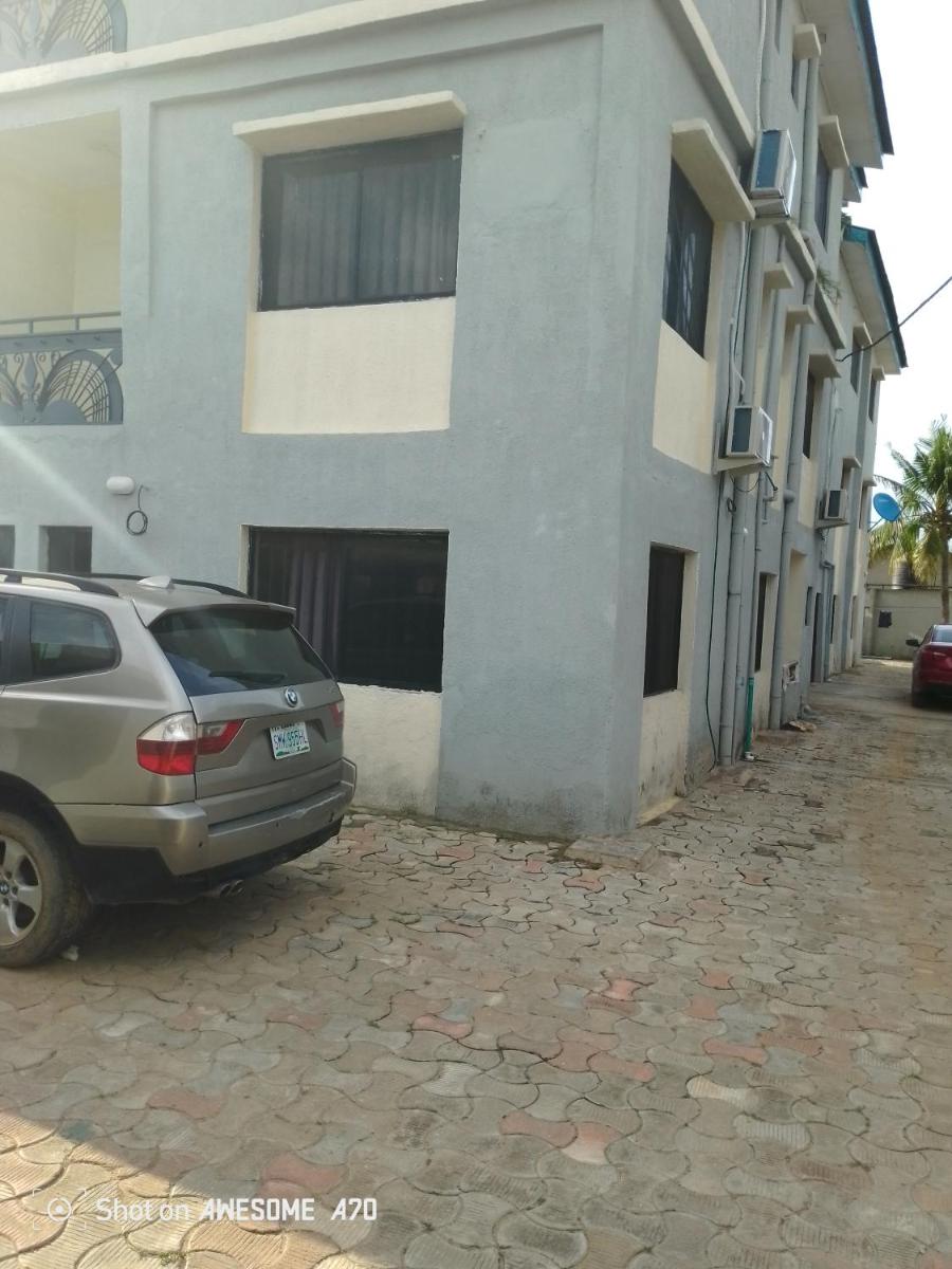 Three bedroom Flat - Housity