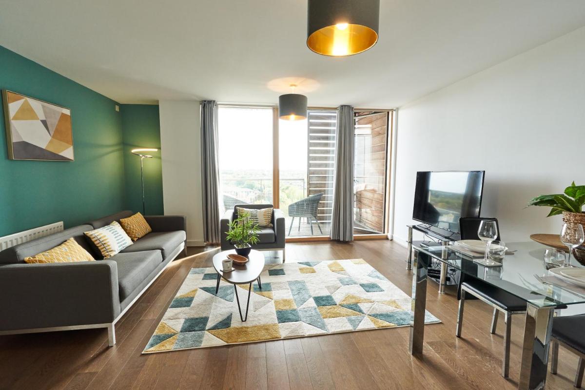 ShortstayMK Vizion apartments, with free superfast wi-fi, parking, Sky sports and movies - Housity