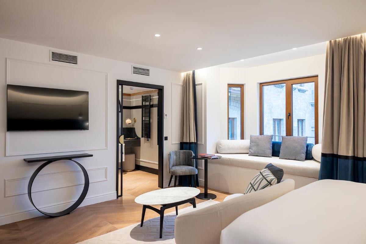 Cama o camas de una habitación en Palacio Arriluce Hotel - The Leading Hotels of the World