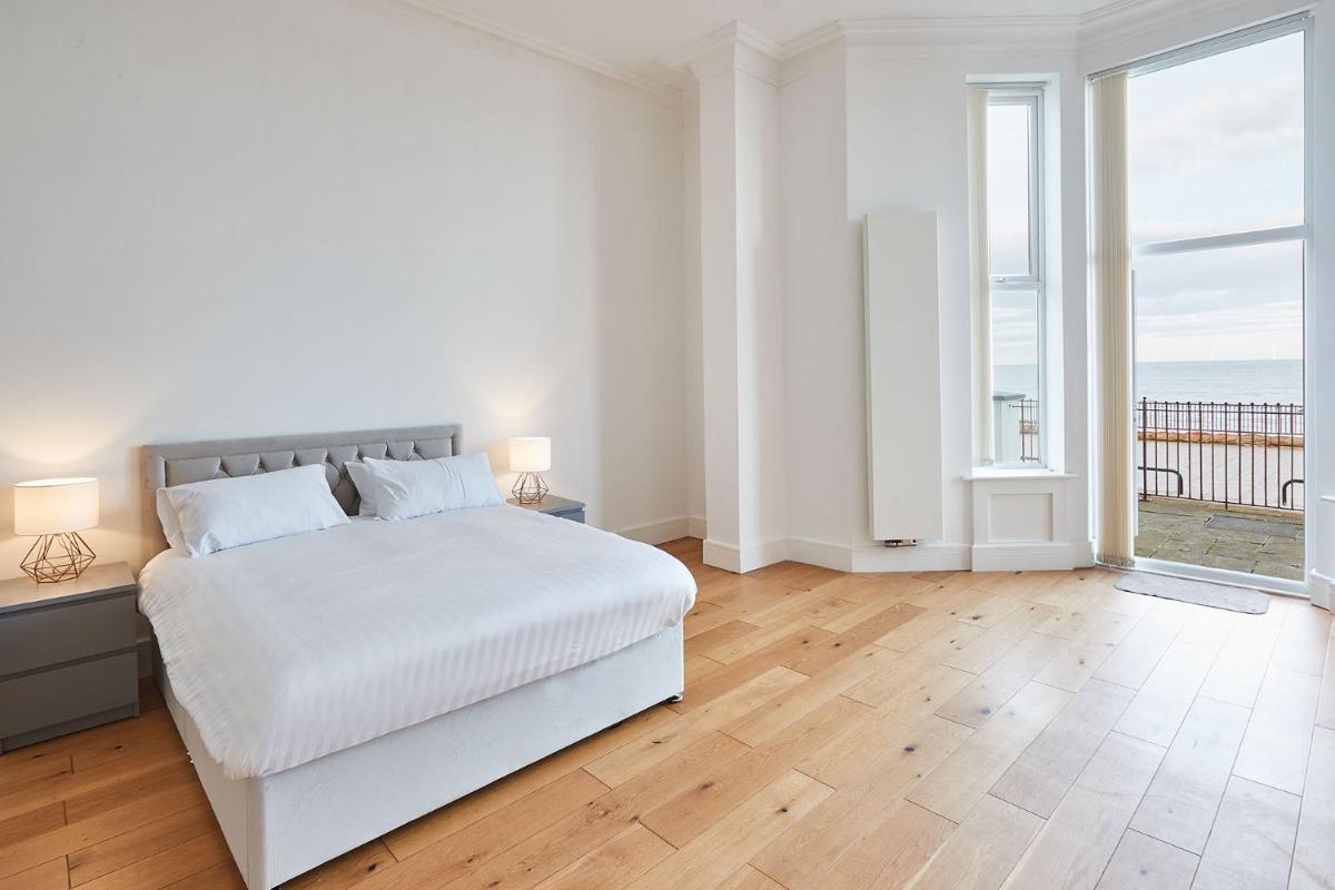 Host & Stay - Lighthouse View - Housity